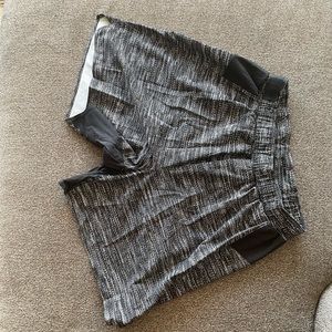 (S) Black and White lululemon Shorts